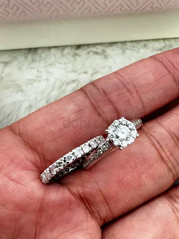 18K Wedding Ring with Natural Diamonds