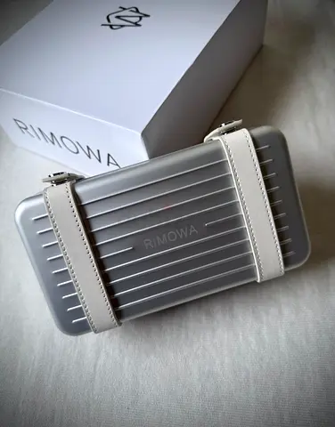 Men Rimowa messenger bag