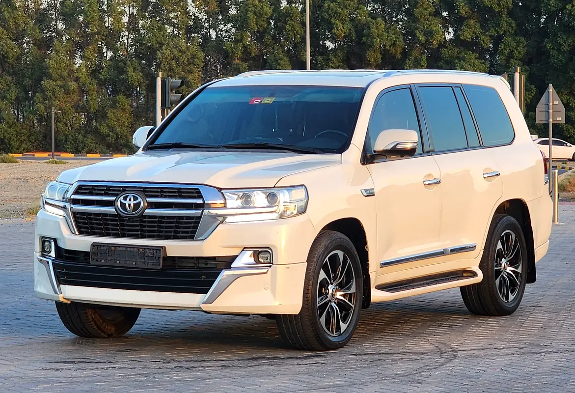Toyota Land Cruiser 2008 — photo 1 of 18