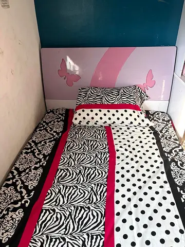 Girl Childs Bedroom Furniture - AED 350