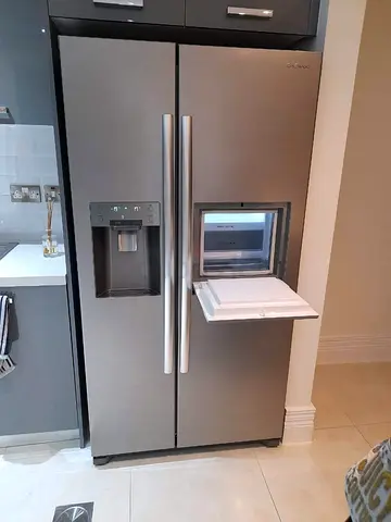 Daewoo Modern Stainless Steel Refrigerator with Ice Dispenser width 90cm height 180cm