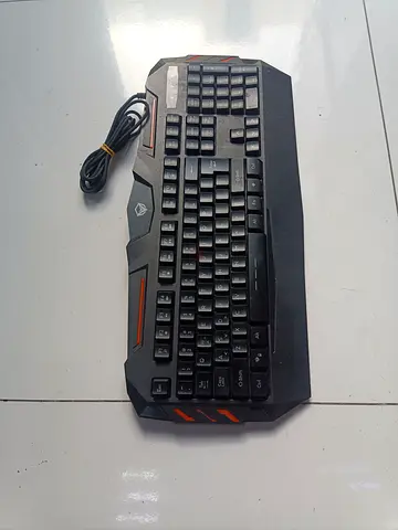Meetion MT-C500 wired gaming keyboard.