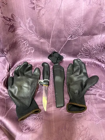 Hunting knife with gloves delivery available