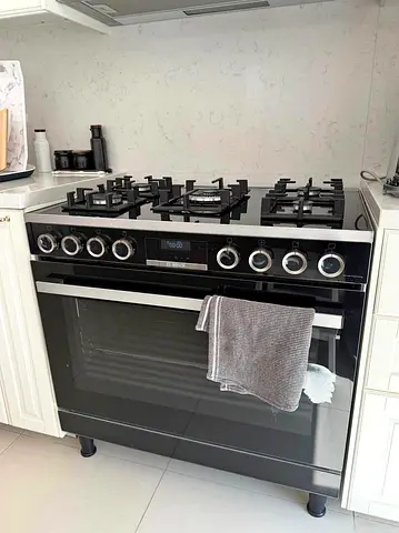 Bosch Series 8 Full Gas cooker Black Edition