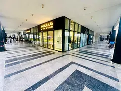 Prime location // Shop for rent // 15 minutes away from business bay