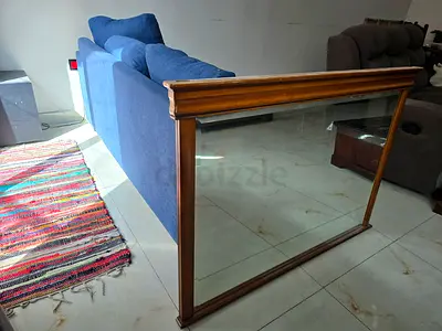 Stylish Mirror With Stong Wooden Finish