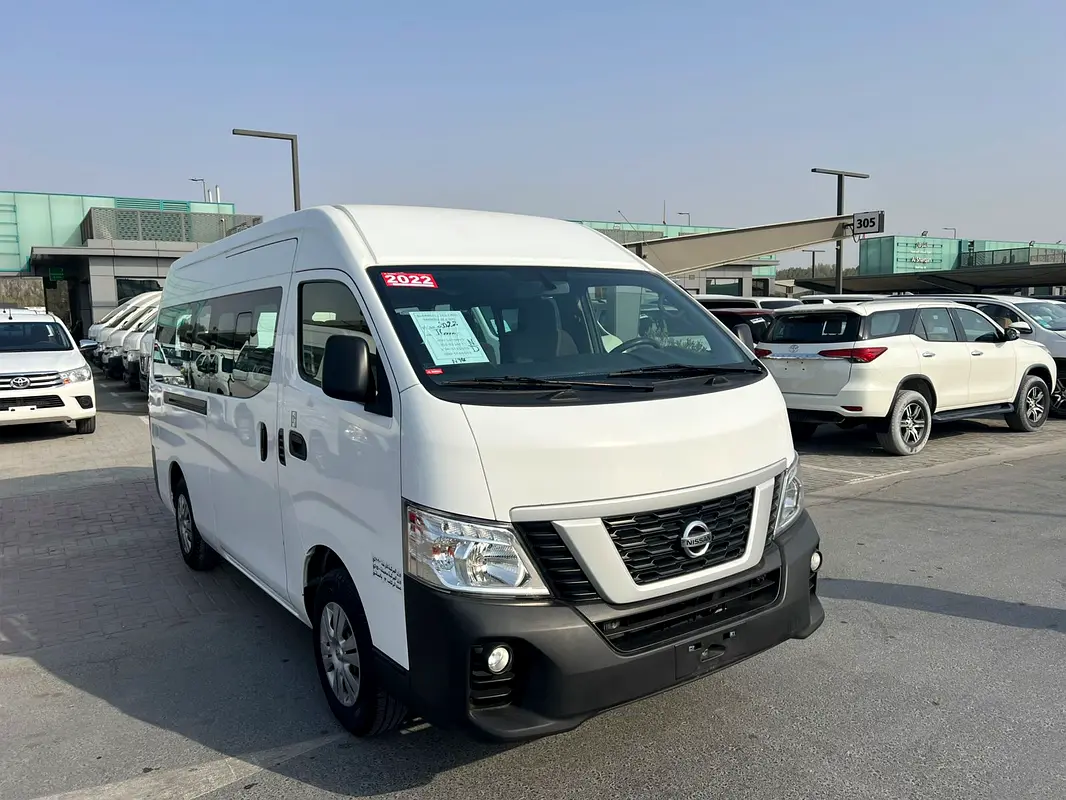 Nissan Urvan 2022 — photo 1 of 13