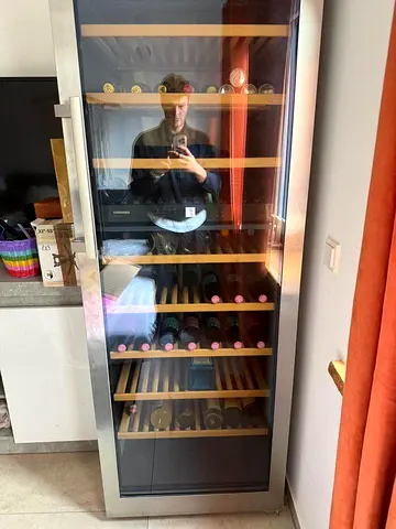 Liheberr wine fridge 211 bottles  wtes 5972 dual zone in excellent condition big