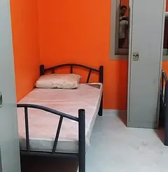 MALE- FEMALE BED SPACE near bus stop  Cornich