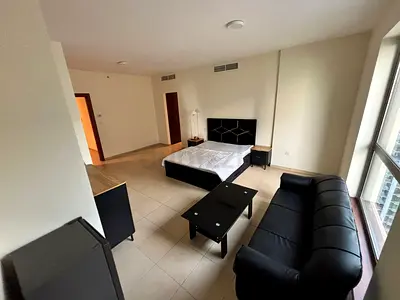 Gorgeous Large Master Bed Room with Sea views in JBR