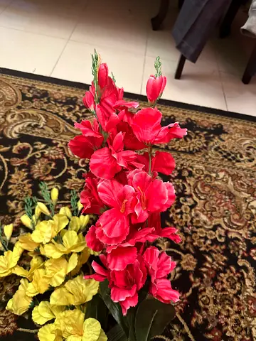 (1 piece for 10 aed, 2 peice 20)Vibrant Artificial Yellow and Red Flower Arrangement for Home Decor.