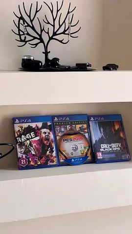 Collection of PS4 fat 500 gb with 2 controller - Rage, PES 2019, G0d of war and Call of Duty 7