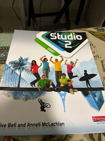 Studio 2 vert french textbook
