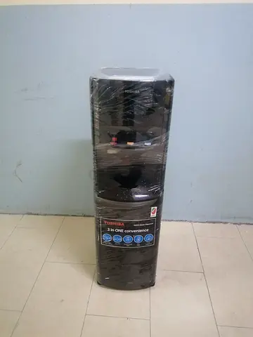 Bottom load water dispenser
