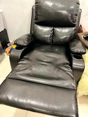 Comfortable Recliner sofa chair in Black leather