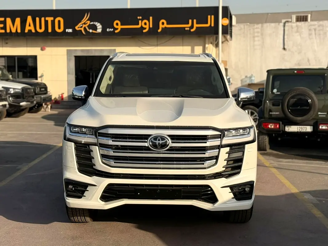 Toyota Land Cruiser 2023 — photo 1 of 17