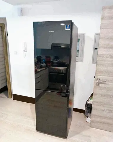 Hitachi Black Glass Top Fridge Bottom Freezer – 60 cm Wide × 190 cm High | Premium Design