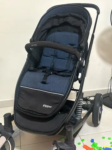 High-Quality Compact Stroller for Comfortable Rides giggles branded from baby shop. Negotiable.