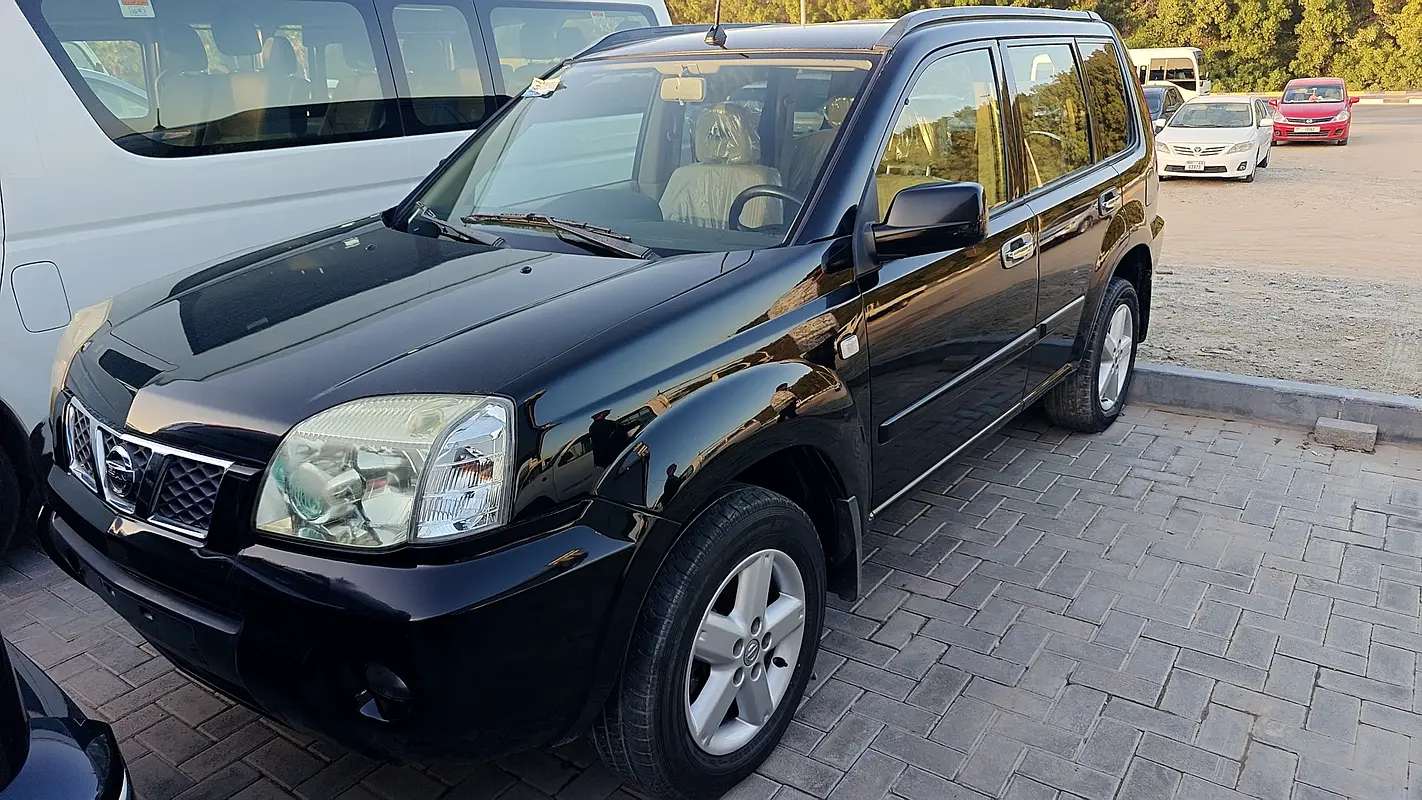 Nissan X-Trail 2010 — photo 1 of 15