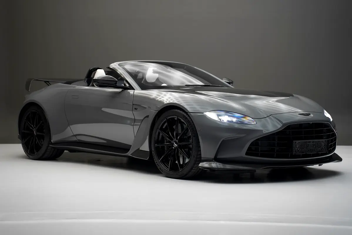 Aston Martin Vantage 2023 — photo 1 of 14