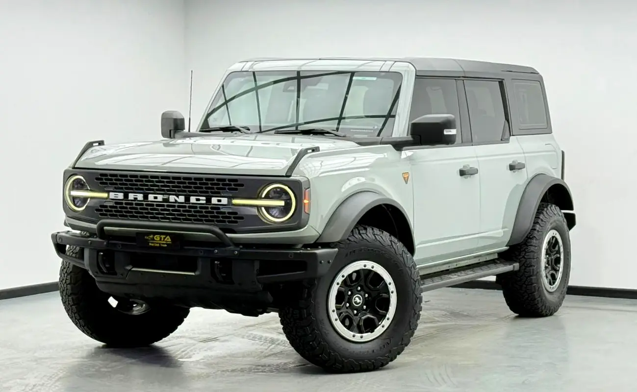 Ford Bronco 2022 — photo 1 of 15