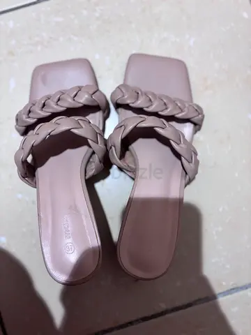 Beige Sandals with Pointed Heels – MAX Brand