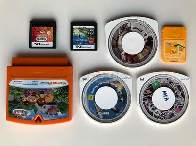 ● مجموعة قديمة من أشرطة ألعاب النايتيندو و PSP (غير مجربة)