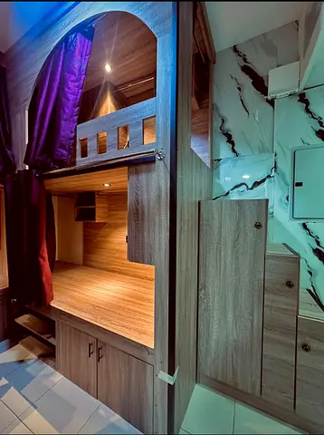 Bed space female -luxury - very very close to Rigga metro station