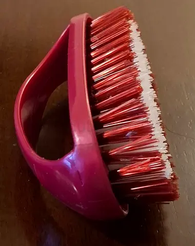 Cleaning Hand Brush مشط تنظيف يدوي