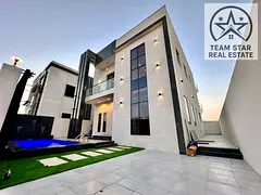 High-end villa, first occupancy, with wardrobes and a swimming pool.