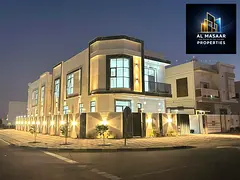 Corner villa with 5 bedrooms, including water and electricity.