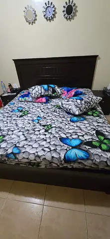 Queen Size Bed 200 x 180 cupboard 1 dresser 1 side table 2