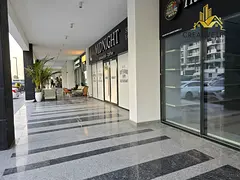 PARKING FACING - FITTED SHOP - PRIME LOCATION