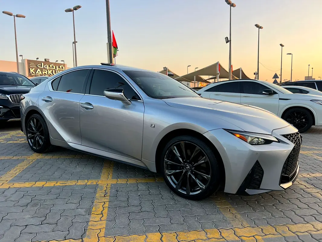 Lexus IS-Series 2023 — photo 1 of 11