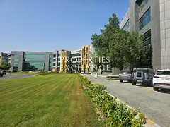 SPACIOUS LAY OUT | EXCLUSIVE UNIT | BUSINESS CENTER LOCATION