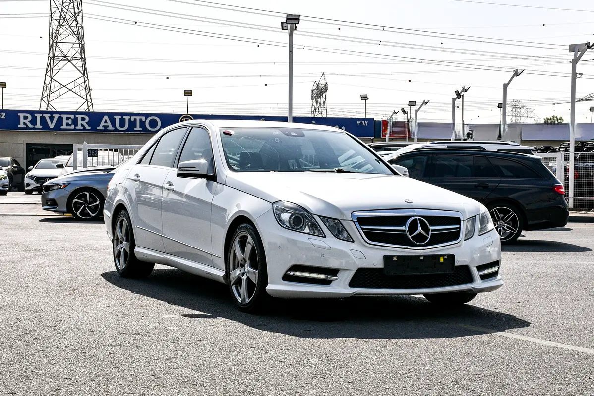 Mercedes-Benz E-Class 2013 — photo 1 of 18