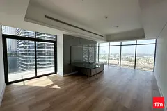 Downtown Facing | Bright 2B+Maids | Prime Location