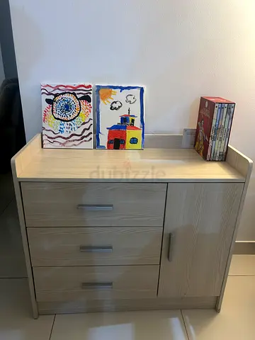 Chest of drawer