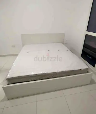 IKEA malam king‑size bed (180 × 200 cm) with 2 storage drawers underneath and an IKEA mattress