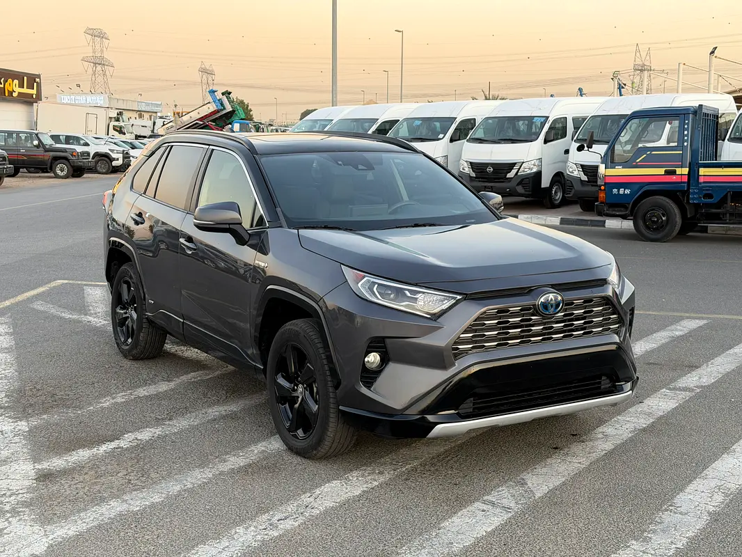 Toyota Rav 4 2021 — photo 1 of 20
