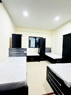 Executive bedspace available ( Near insurance market Metro station ) 1150 AED