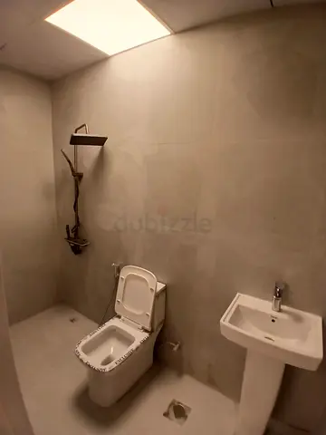 Private unfurnished room near centrepoint metro, Rashidiya