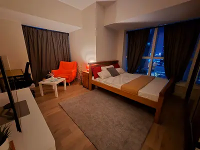 Direct No Commission Luxury, Cozy and Spacious Master Room Near Metro, Tram and The Beach in Marina