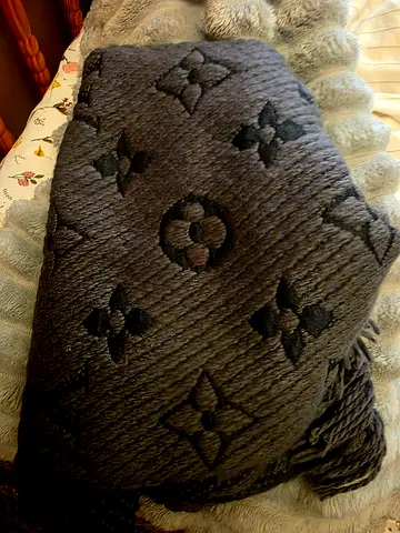 Luxury Designer Louis Vuitton Scarf. Ideal For Winter. Wool Blend. Unisex. Never Worn. AED 790 Only!