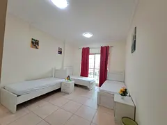 Exicutive working girls bed space available in near karama center