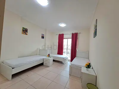 Exicutive working girls bed space available in near karama center