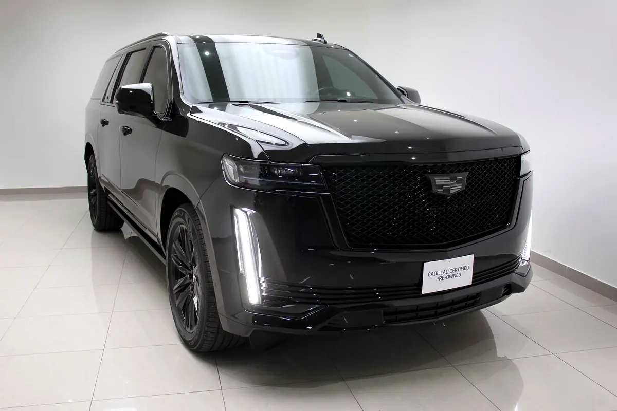 Cadillac Escalade 2024 — photo 1 of 10