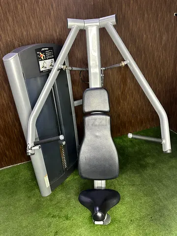 LIFE FITNESS CHEST PRESS