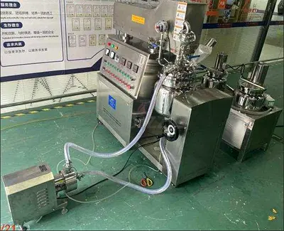 Vacuum mixer homogenizer