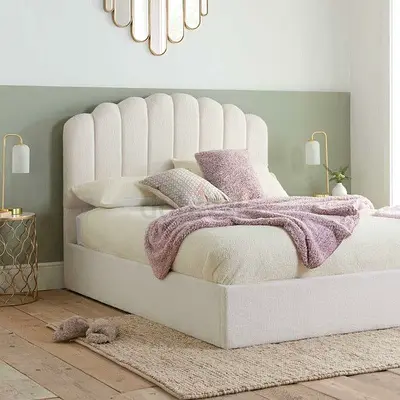 Elegant and Cozy Queen Size Bed